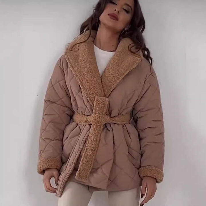 Damen Steppjacke mit Teddy-Futter Taillengürtel und großem Schalkragen Echoarchiv