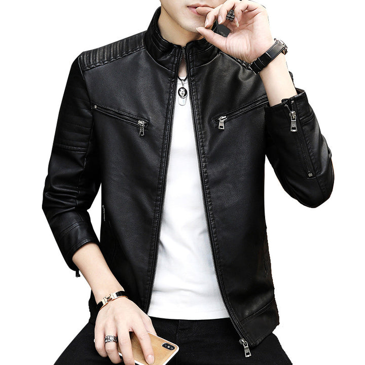 Herren Kunstleder‑Motojacke im Racer‑Look mit gesteppter Schulterpasse, Stehkragen und Zipperdetails Echoarchiv
