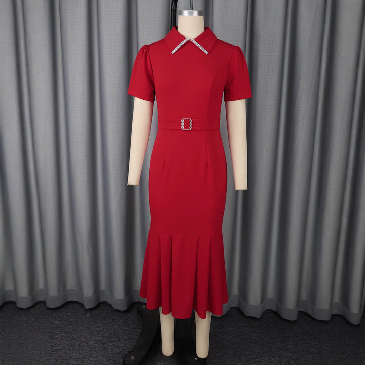 Damen figurbetontes Abendkleid mit Rüschen und eleganter Ausstattung Echo Archiv