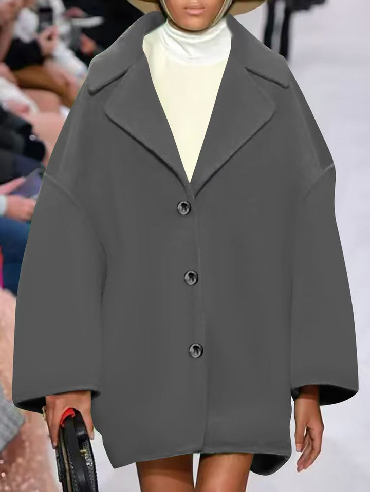 Damen Oversize-Kurzmantel mit weitem Revers und Knopfverschluss – Montévia
