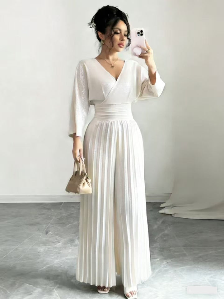 Damen Maxikleid mit Wickeloberteil, Tailliertem Rippbund und Plisseerock – Orélia