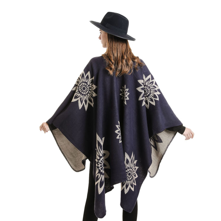 Damen Oversize‑Umhang im Wendefinish mit floraler Intarsienstickerei – Célinea