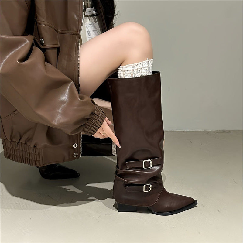 Damen Slouch-Kniehohe Stiefel mit spitzer Zehenform, dekorativen Schnallen und sculpted Blockabsatz – Lioré