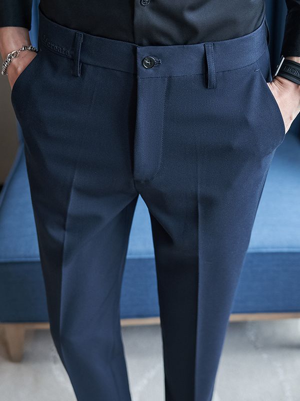 Herren elegante Anzughose mit schlanker Passform und feinem Streifenmuster Echoarchiv
