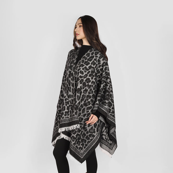 Damen Jacquard-Capeponcho mit Leo-Struktur und Fransensaum Echo Archiv
