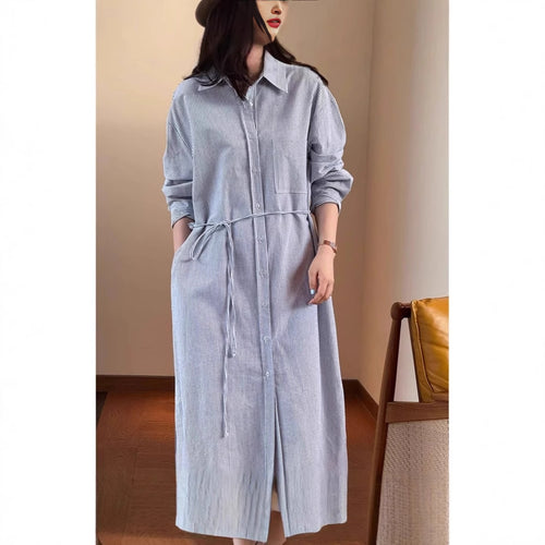 Damen Langes Hemdblusenkleid aus Popeline mit feiner Streifenstruktur, Kordel‑Taille und Seitenschlitzen – Élara