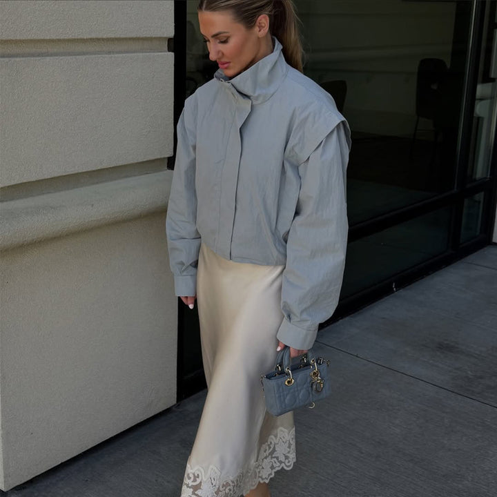 Damen Cropped Übergangsjacke mit Stehkragen und betonter Schulterpartie Echoarchiv