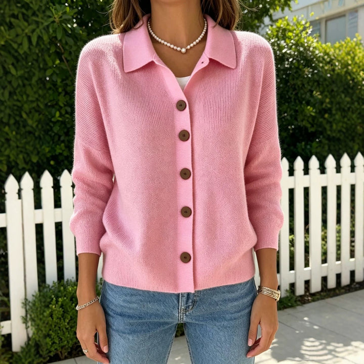 Damen Feinstrick-Cardigan mit Hemdkragen, entspannter Silhouette und Holzknöpfen – Veloura