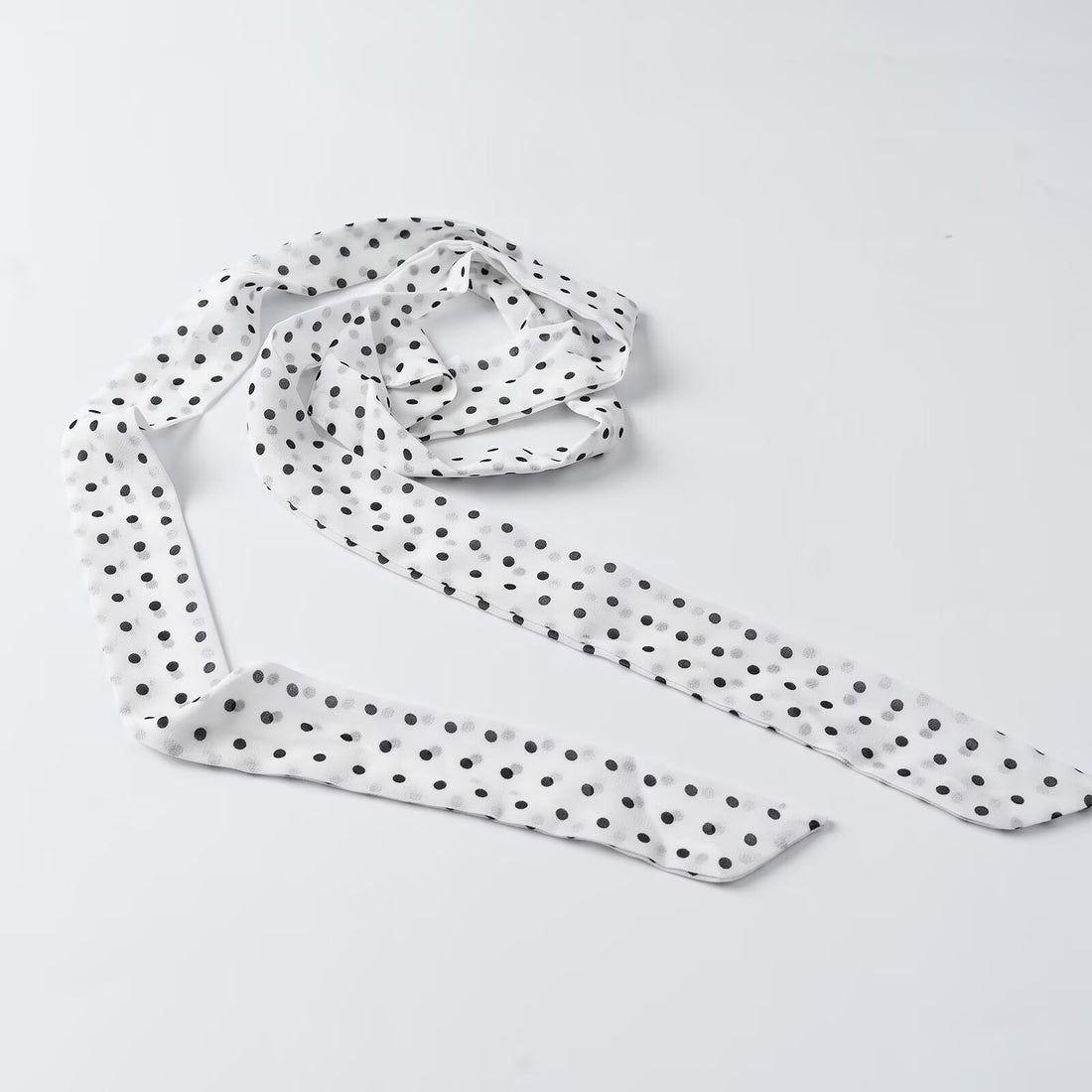 Damen Wickelbluse mit Bindeschal, V-Ausschnitt und Polka-Dot-Optik Echoarchiv