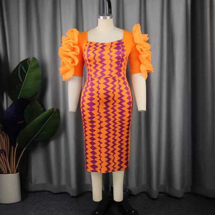 Damen figurbetontes Kleid mit auffälligen Rüschenärmeln und geometrischem Muster Echo Archiv