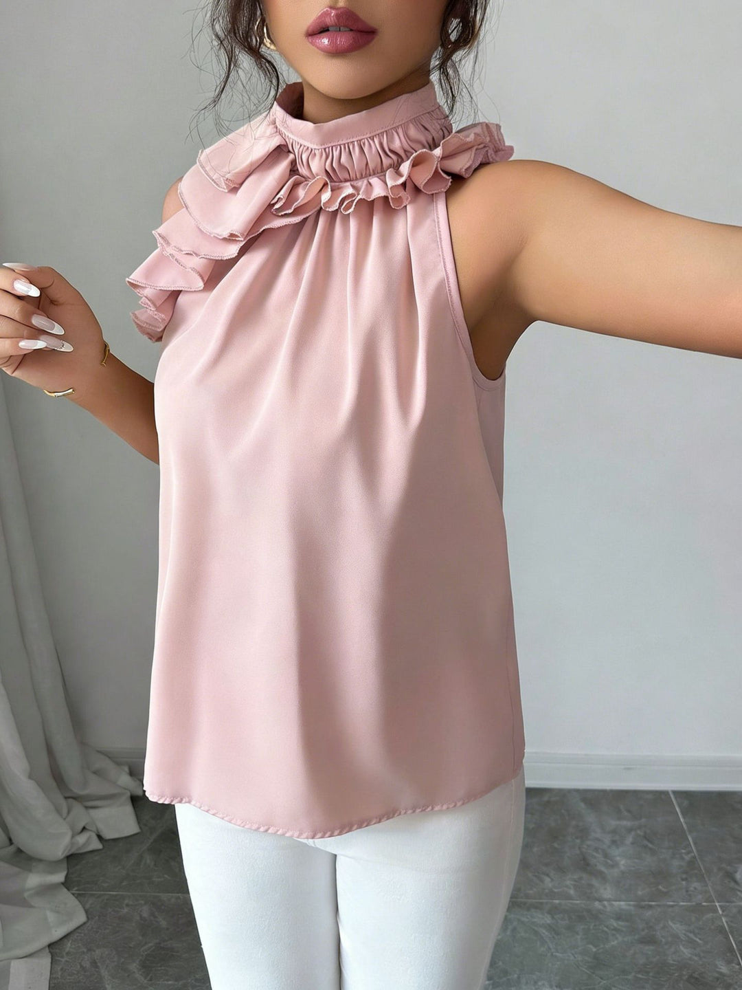 Damen Hochgeschlossenes Chiffon-Top mit Rüschenkragen und asymmetrischem Volant Echo Archiv