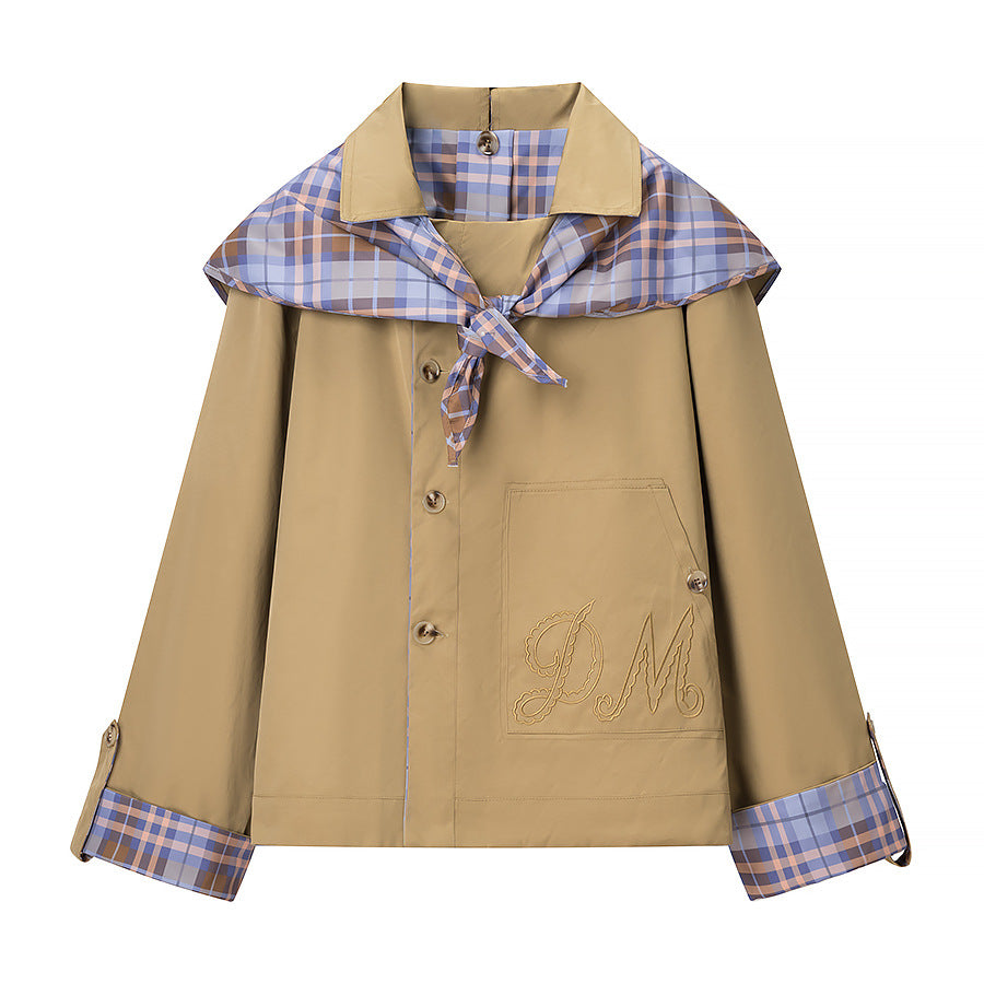 Damen Kurzjacke mit Karo-Kragen, Bindeschal und Monogramm-Tasche Echo Archiv