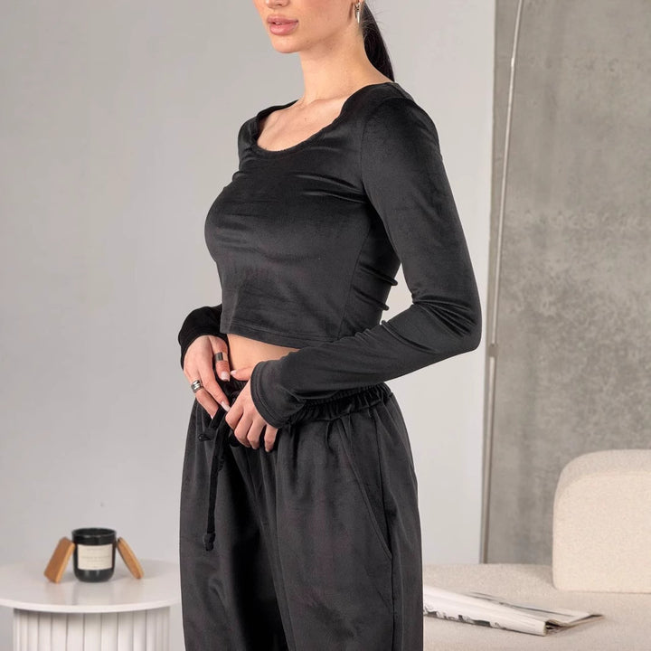 Damen samtiges bauchfreies Langarm-Crop-Top mit weitem Rundhalsausschnitt – Avérine