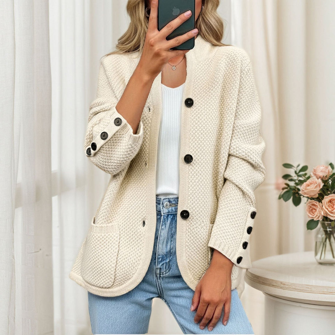 Damen nan strukturierte Oversize-Strickjacke mit dekorativer Ärmel-Knopfleiste und aufgesetzten Tasche Echo Archiv