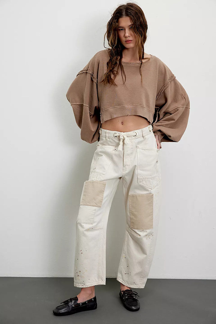 Damen cropped Oversize-Sweatshirt mit Daumenloch, fransigem Saum und weitem Raglanärmel – Avérine