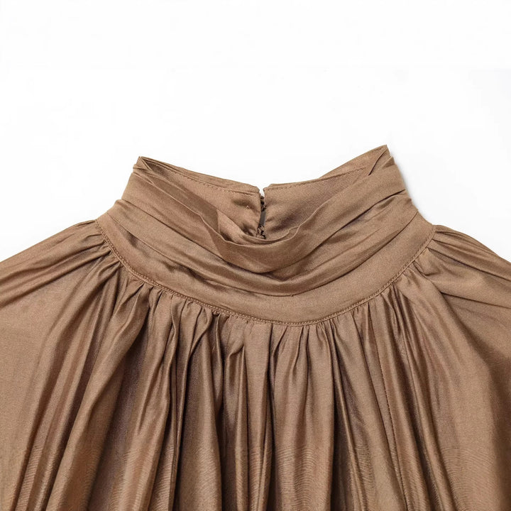 Damen Plissierte Satinbluse mit Stehkragen und Ballonärmeln Echoarchiv