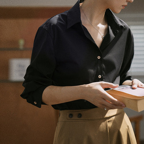 Damen Elegante, lockere Bluse und stilvolle Anzughose Echoarchiv