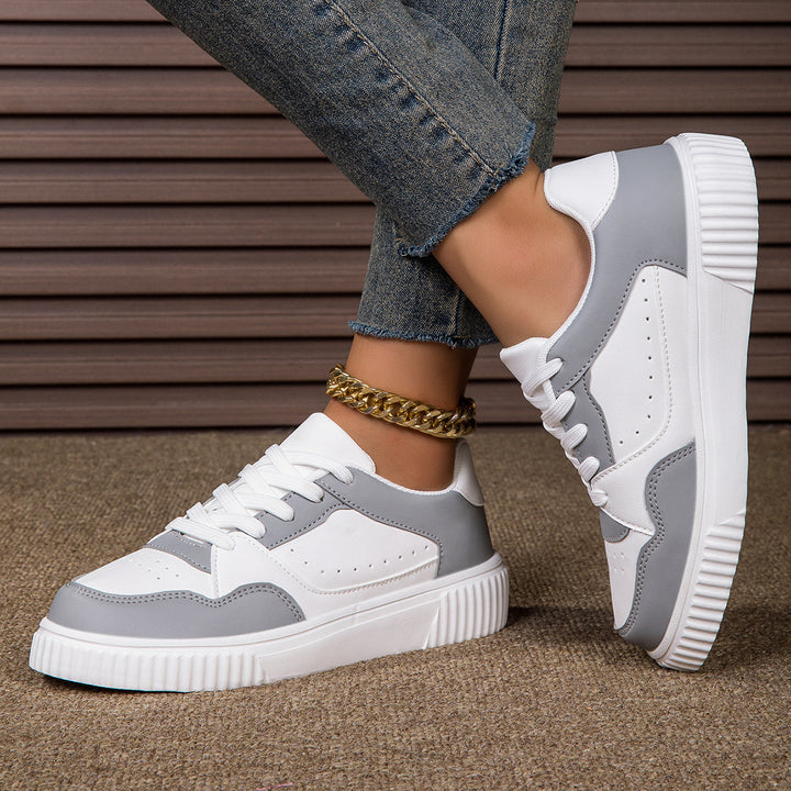 Damen nan niedrig geschnittener Sneaker mit geriffelter Profilsohle, gepolstertem Schaft und perforiertem Obermaterial Echo Archiv