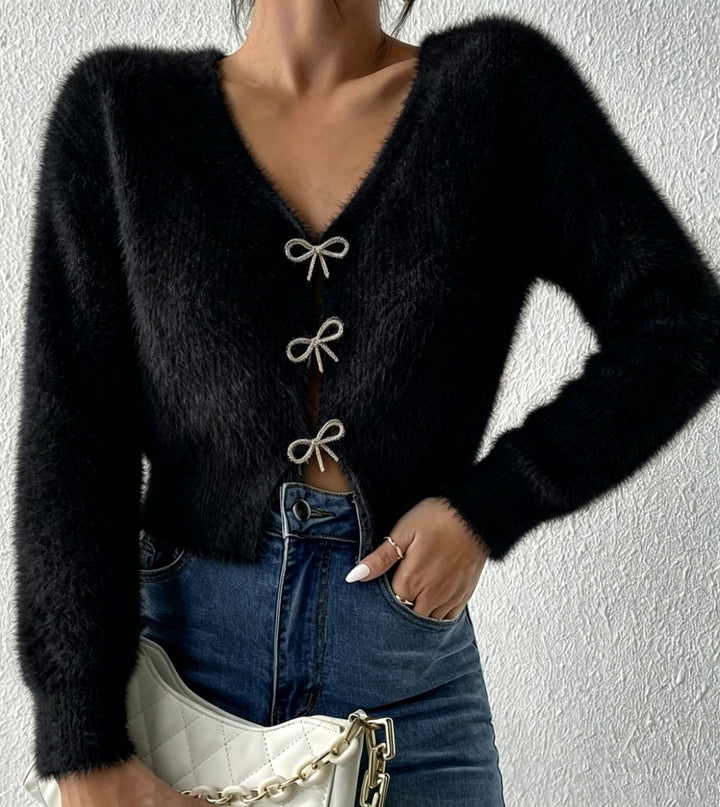 Damen Flauschiger Cropped-Cardigan mit V-Ausschnitt und Schleifen‑Verschlüssen – Veloura