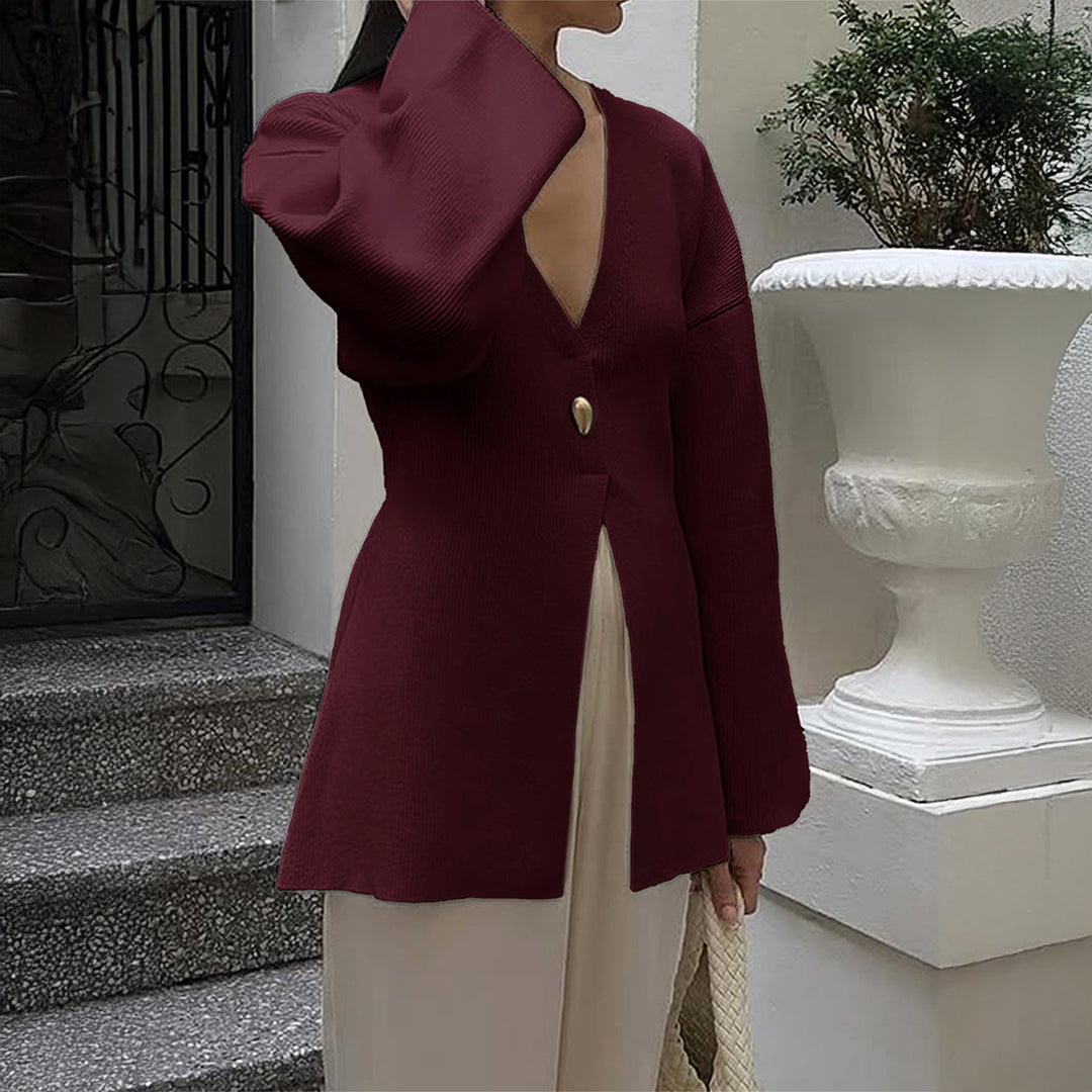 Damen taillierter Feinstrick-Cardigan mit V-Ausschnitt, Zierknopf und frontaler Schlitz – Veloura