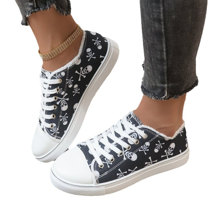 Damen lässiger Plateausneaker mit Totenkopf-Print, fransigem Canvasrand und verstärkter Zehenkappe Echo Archiv