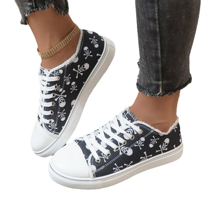 Damen lässiger Plateausneaker mit Totenkopf-Print, fransigem Canvasrand und verstärkter Zehenkappe Echo Archiv