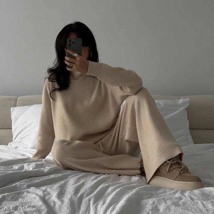 Damen Feiner Rippstrick-Loungewear-Set mit Stehkragen, Seitenschlitzen und hoher Taille – Mavelle