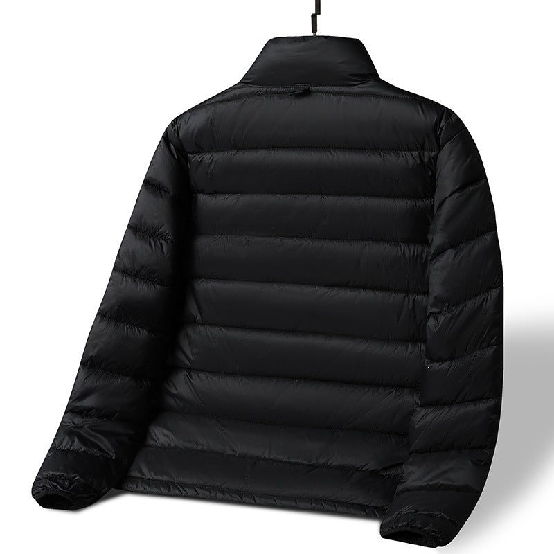 Herren Leichte ultrawarme packbare Steppjacke mit horizontaler Steppung, hohem Stehkragen und Zwei-Wege-Reißverschluss Echoarchiv
