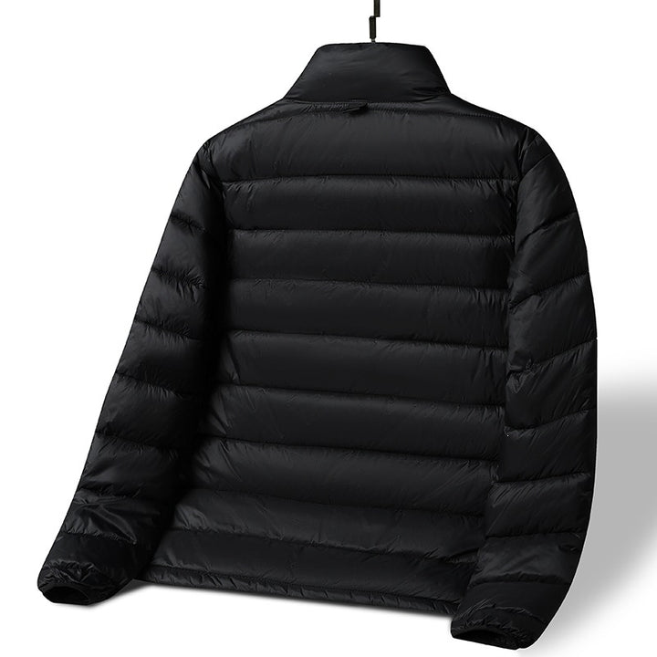 Herren Leichte ultrawarme packbare Steppjacke mit horizontaler Steppung, hohem Stehkragen und Zwei-Wege-Reißverschluss Echoarchiv