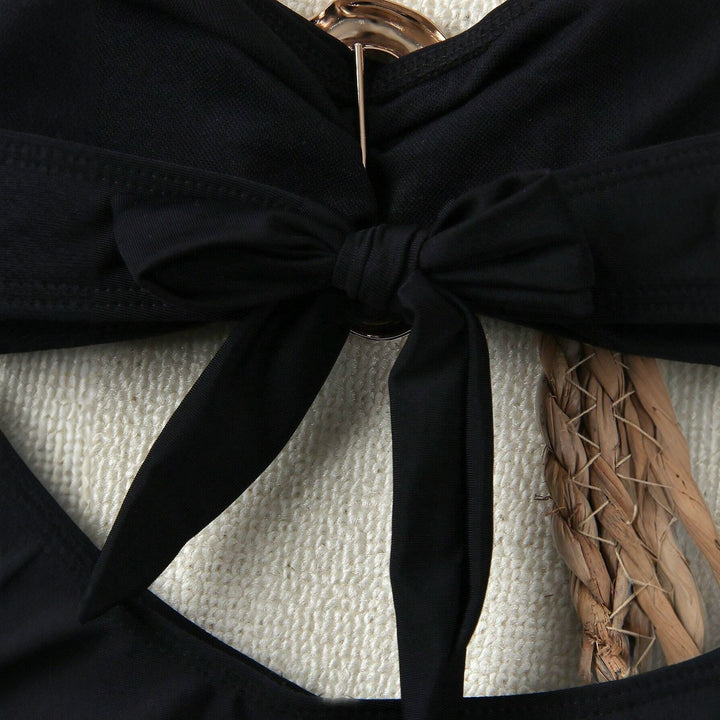 Damen Bikini-Set mit elegantem Bandeau-Oberteil und modischem Hosenumfang Echo Archiv