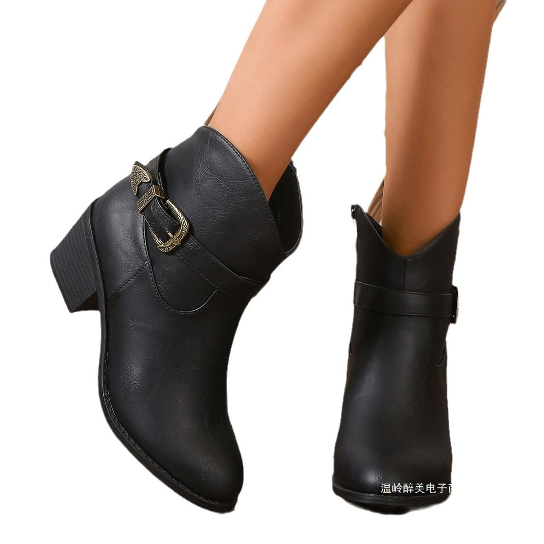 Damen nan Western‑inspirierte Kurzstiefelette mit mittelhohem Blockabsatz, seitlichem Reißverschluss und dekorativer Metallschnalle Echo Archiv