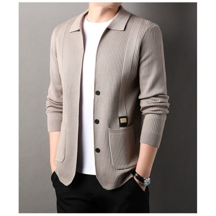 Herren Feinstrukturierte Strickjacke mit Hemdkragen, Knopfleiste und aufgesetzten Taschen Echoarchiv