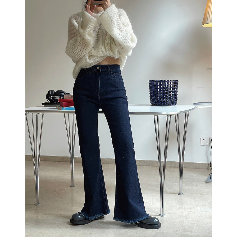 Damen High‑Waist Schlagjeans mit leichtem Bootcut und fransigem Saum Echoarchiv