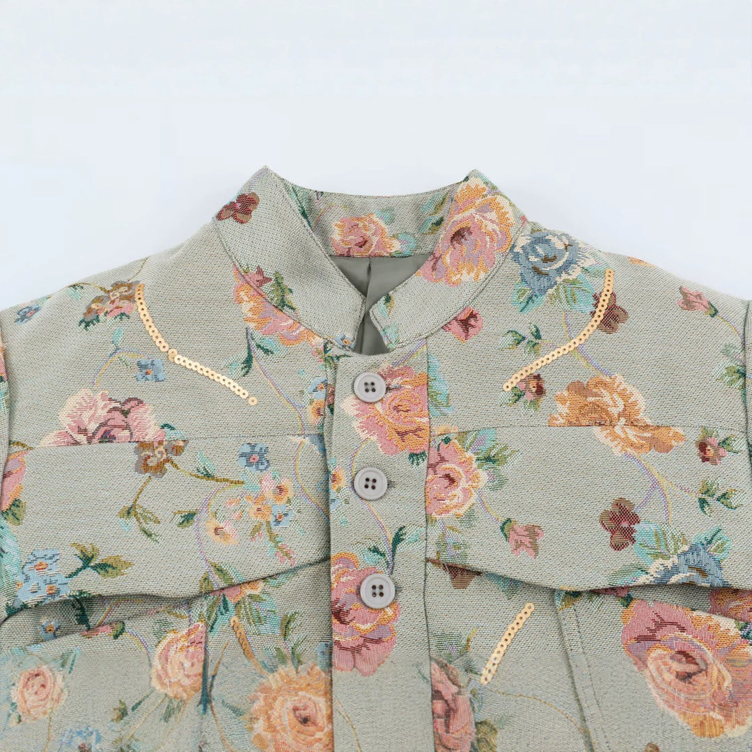 Damen geblümte Jacquard‑Kurzjacke mit Stehkragen, Pattentaschen und Paillettenbesatz Echo Archiv