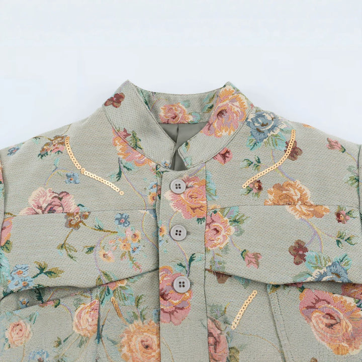Damen geblümte Jacquard‑Kurzjacke mit Stehkragen, Pattentaschen und Paillettenbesatz Echo Archiv