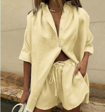 Damen lässiges Leinen-Set mit oversized Hemd und kurzen Hosen Echoarchiv