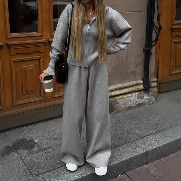 Damen nan gestricktes Loungewear-Zweiteiler mit kurzem Reißverschluss-Cardigan und weitem Highwaist-Hosenbein Echo Archiv