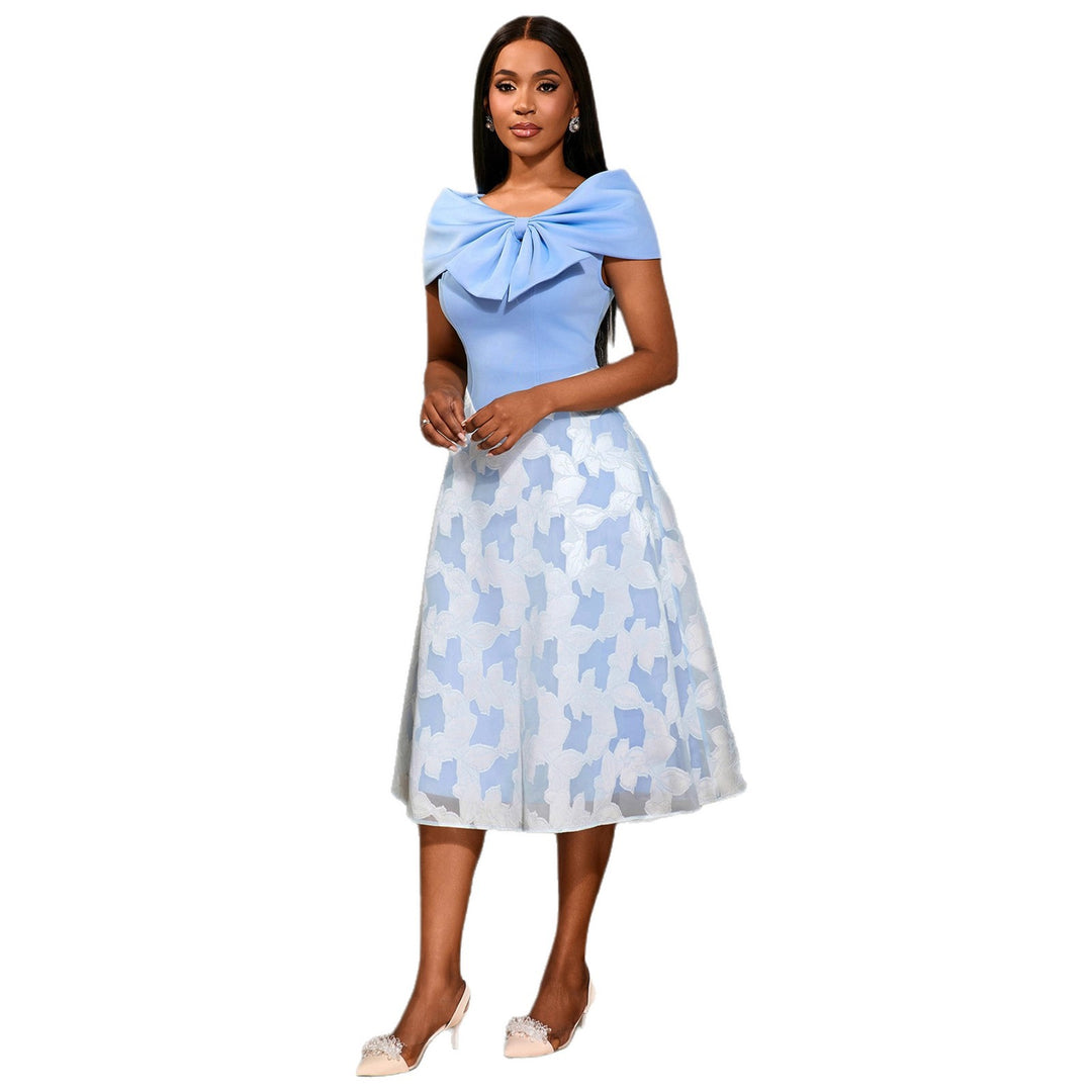Damen Elegantes Cocktailkleid mit übergroßem Schleifen-Detail Echo Archiv