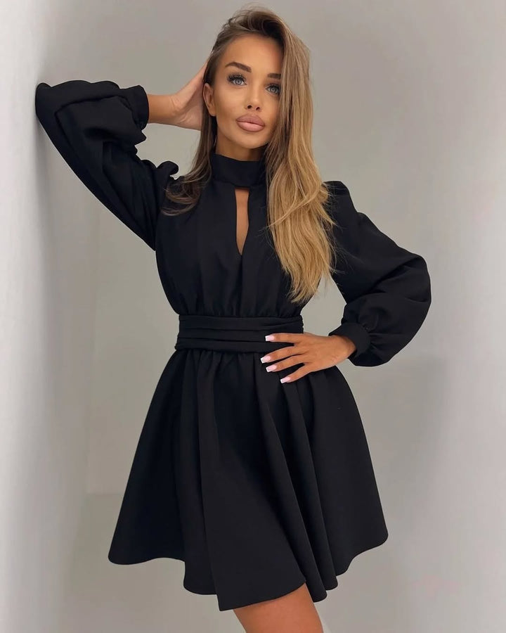 Damen Elegantes Kurzkleid mit Stehkragen, Cut-Out, weitem Glockenrock und Taillenschärpe Echoarchiv