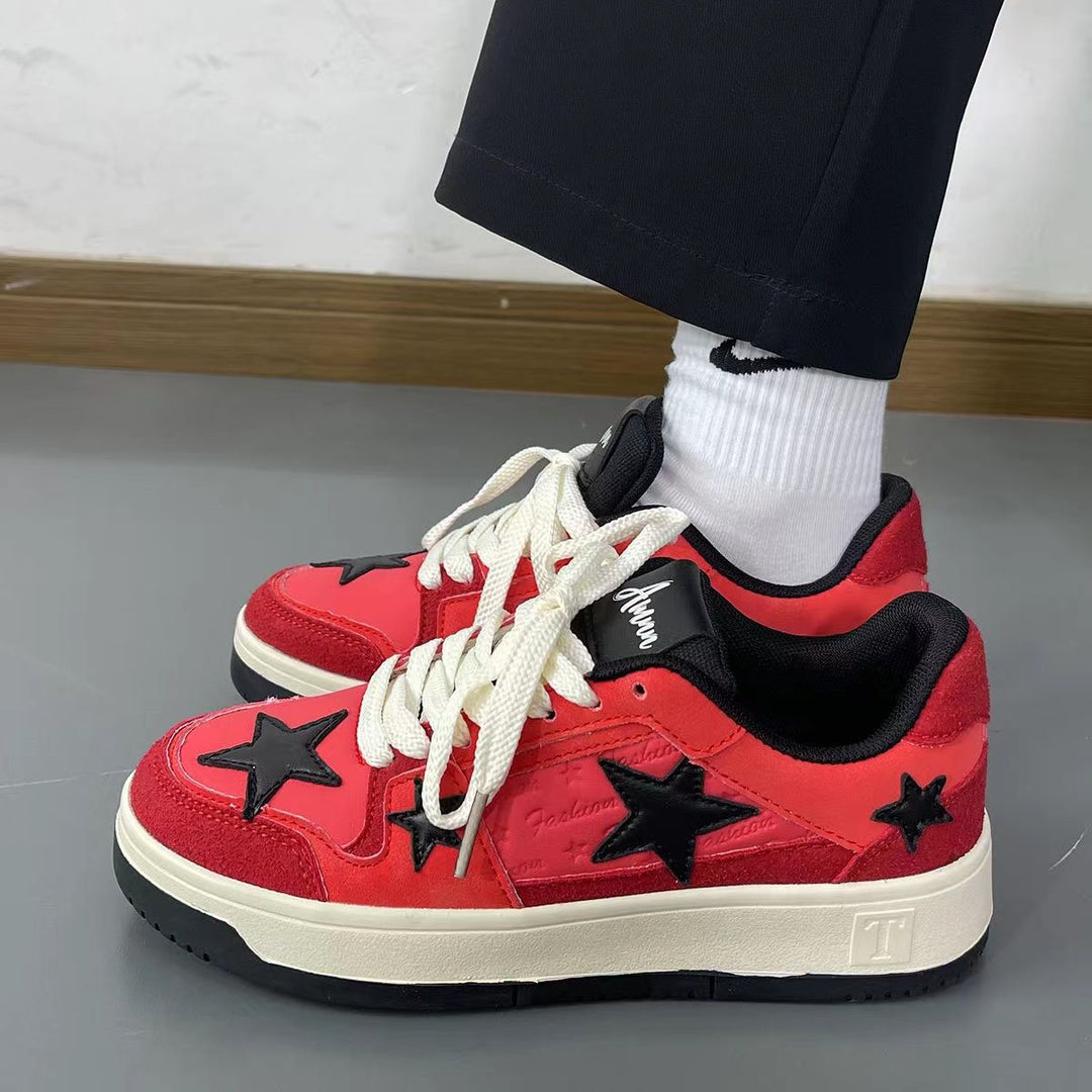 Damen Sportliche Sneakers mit auffälliger Sternenapplikation und robustem Profil Echo Archiv