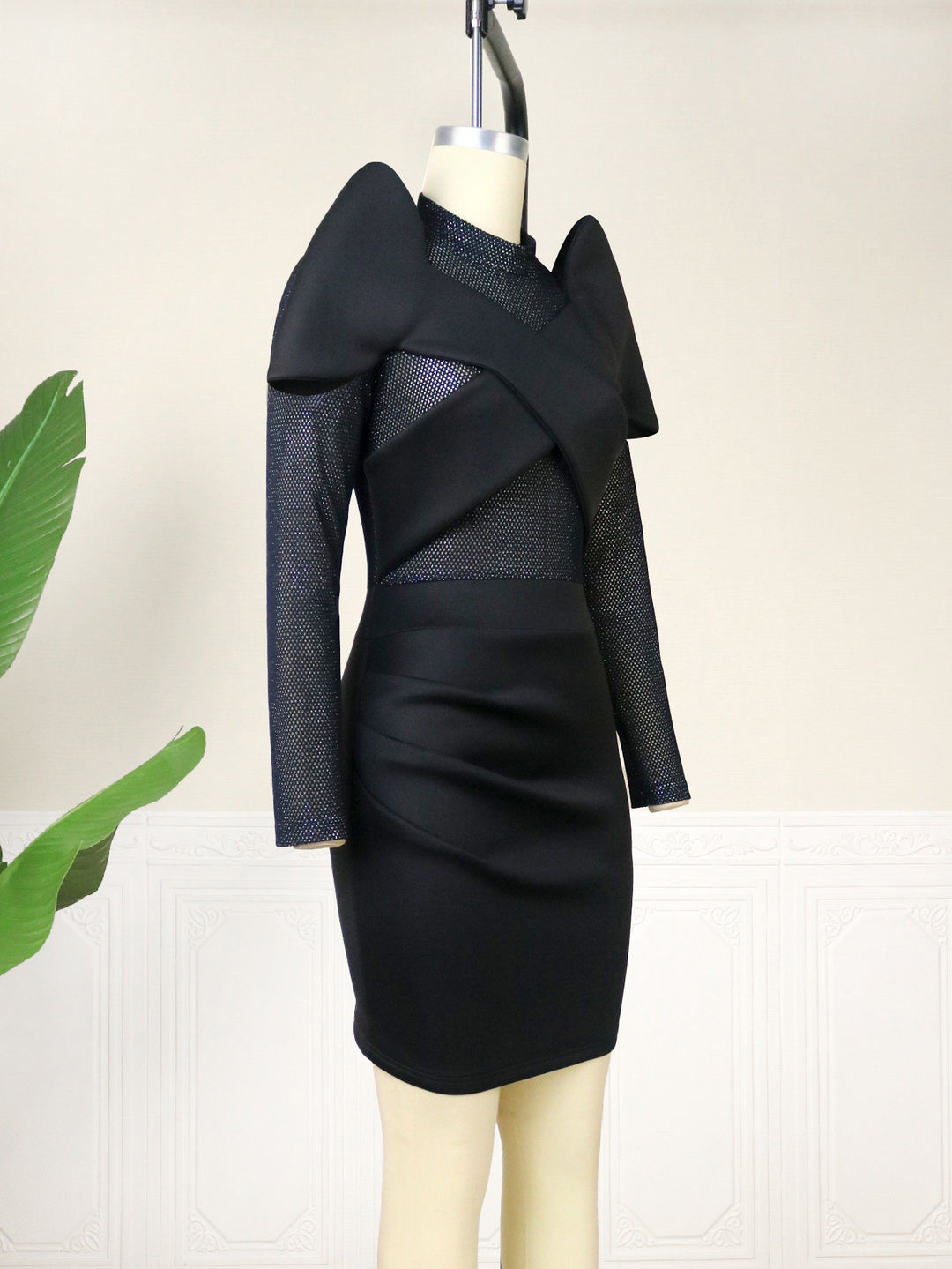 Damen Elegantes Cocktailkleid mit innovativem Rüschendesign Echo Archiv