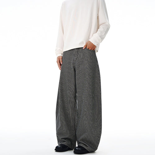 Herren Bodenlange Oversize-Hose mit extrem weitem Bein und feinem Nadelstreifen-Design Echo Archiv