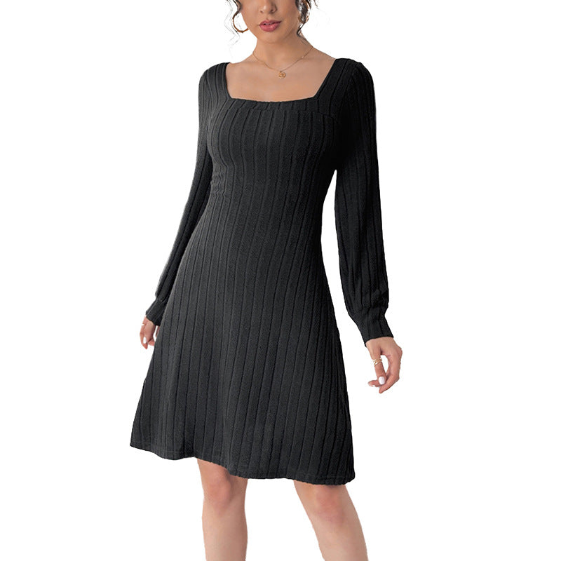 Damen Midikleid aus Feinstrick mit geripptem Strukturmuster, taillierter Silhouette und quadratischem Ausschnitt Echoarchiv