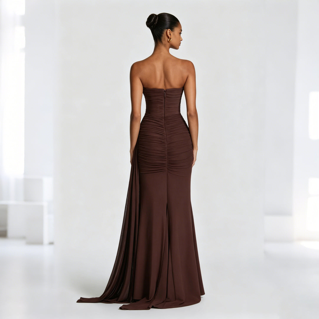Damen Elegantes und figurbetontes Abendkleid mit asymmetrischen Drapierungen Echo Archiv