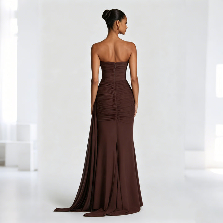 Damen Elegantes und figurbetontes Abendkleid mit asymmetrischen Drapierungen Echo Archiv