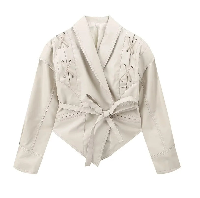 Damen 100+ kurze Wickeljacke mit Bindegürtel und Ösen‑Schnürdetail Echo Archiv