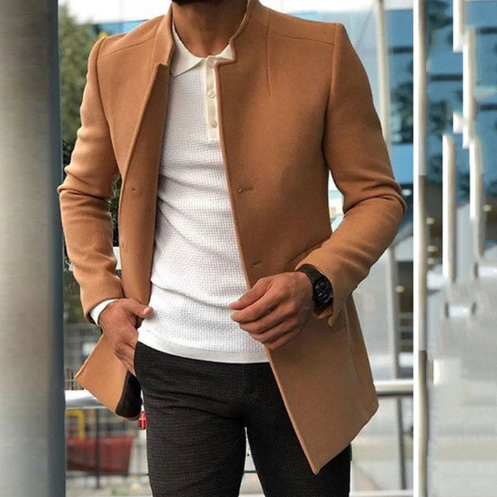 Herren eleganter Blazer mit modernem Schnitt und minimalistischen Details Echoarchiv