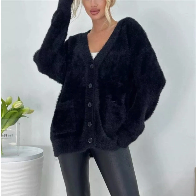 Damen Flauschiger Oversize-Knopfcardigan mit tiefem V‑Ausschnitt und aufgesetzten Taschen – Veloura