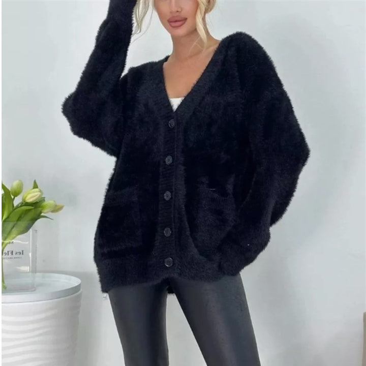Damen Flauschiger Oversize-Knopfcardigan mit tiefem V‑Ausschnitt und aufgesetzten Taschen – Veloura