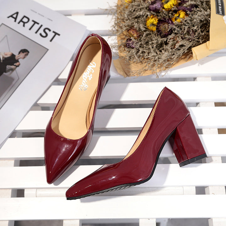 Damen Elegante Lack‑Pumps mit spitzer Kappe, gepolstertem Komfortfußbett und mittelhohem Blockabsatz – Lioré